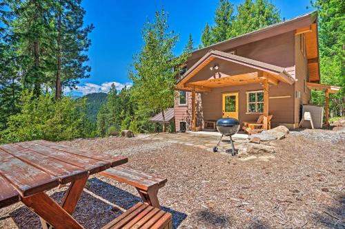 Secluded Leavenworth Cabin with Mtn Views and Fire Pit - image 4