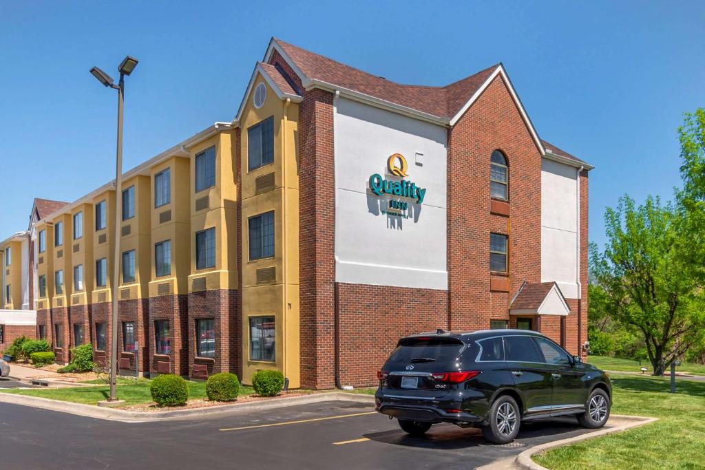 Quality Inn Overland Park Kansas City - main image