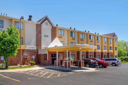 Quality Inn Overland Park Kansas City - image 2