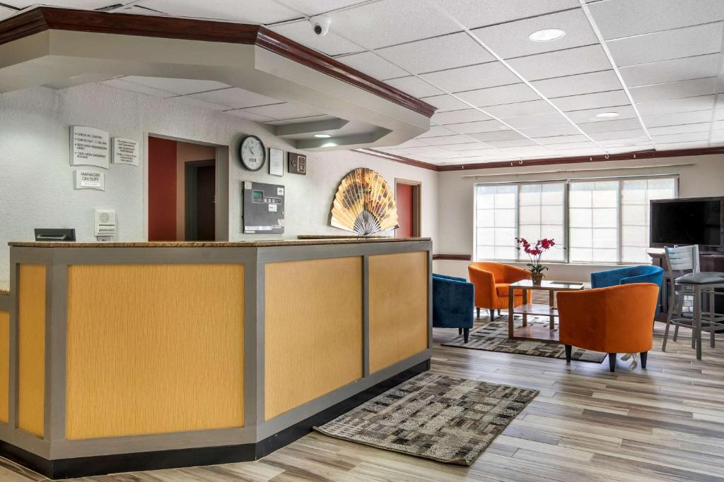 Quality Inn Overland Park Kansas City - image 4