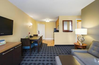 TownePlace Suites by Marriott Kansas City Overland Park - image 4