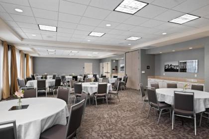 Hilton Garden Inn Overland Park - image 12