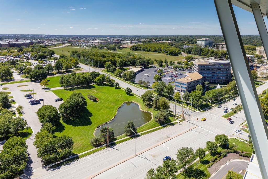 Sheraton Overland Park Hotel at the Convention Center - image 6