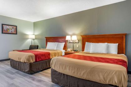 Econo Lodge Lebanon - image 9