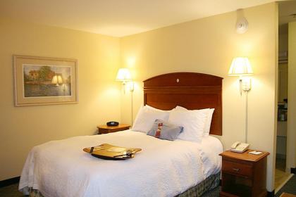 Hampton Inn Lebanon - image 11