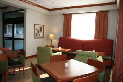 Hampton Inn Lebanon - image 2