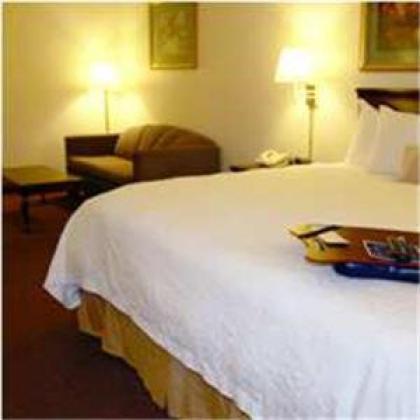 Hampton Inn Lebanon - image 11