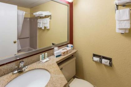 Quality Inn - image 4