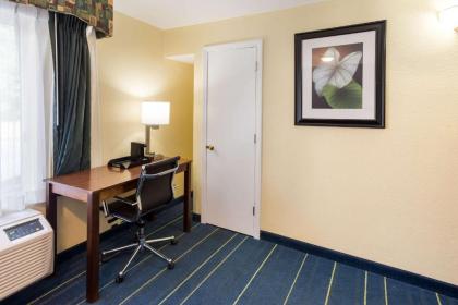 Quality Inn - image 8