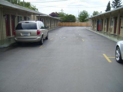 Cascade City Center Motel - image 12