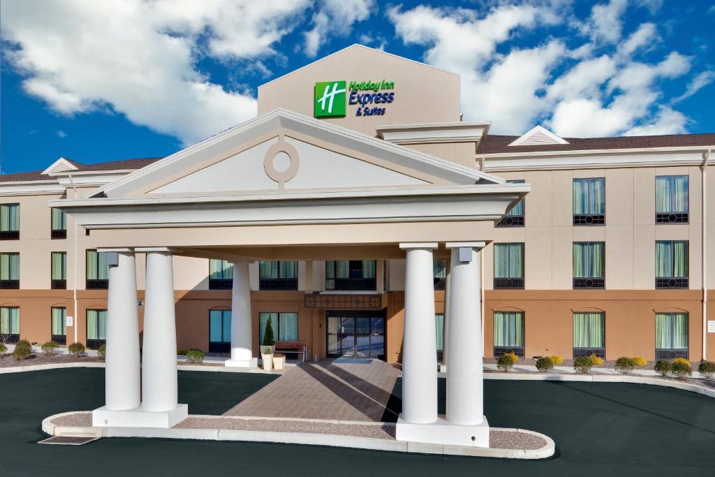 Holiday Inn Express Hotel & Suites Lebanon an IHG Hotel - main image