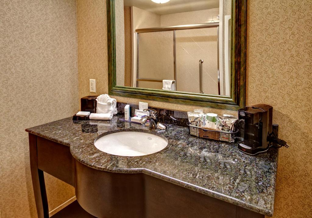 Hampton Inn & Suites Lebanon - image 2