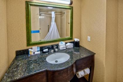 Hampton Inn & Suites Lebanon - image 4