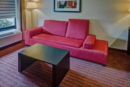 Hampton Inn & Suites Lebanon - image 9