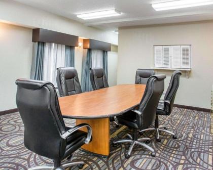 Comfort Suites Lebanon - image 10