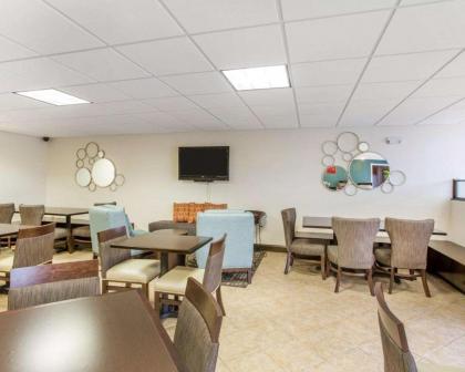 Comfort Suites Lebanon - image 9