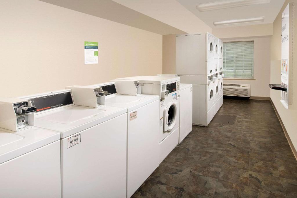 WoodSpring Suites Lebanon - image 6