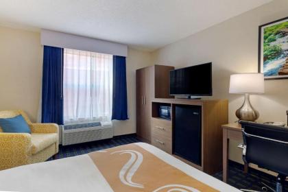 Quality Inn - image 12