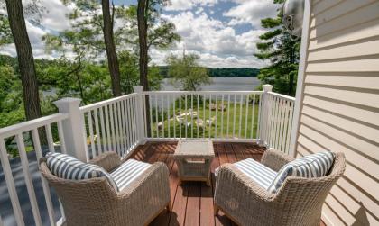 Lakehouse Inn - image 6