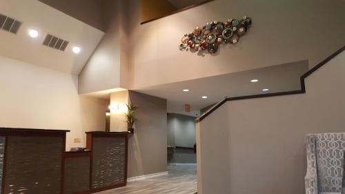 Americas Best Value Inn & Suites Lee's Summit Kansas City - image 3