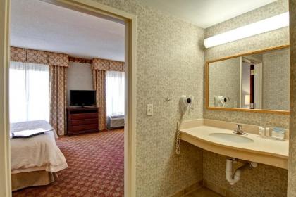 Hampton Inn & Suites Leesburg - image 7