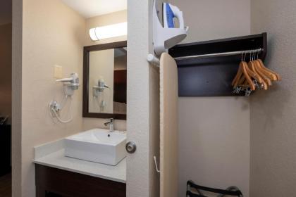 Red Roof Inn Leesburg - image 11