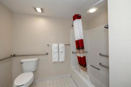 Red Roof Inn Leesburg - image 15