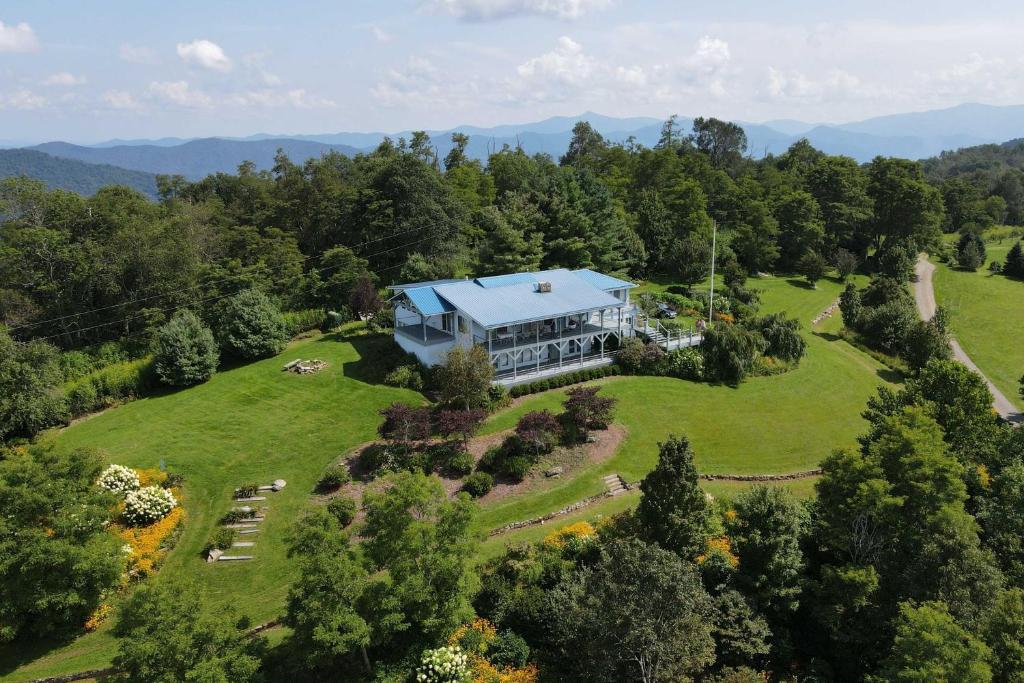 Smoky Mtns Home with Porch Fire Pit and Hot Tub! - main image