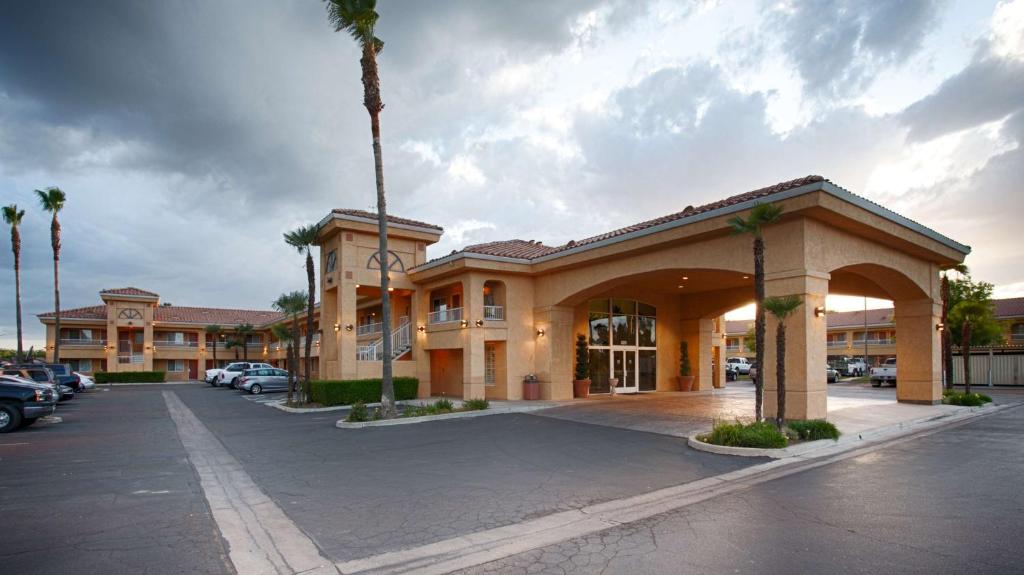 Best Western Inn & Suites Lemoore - main image