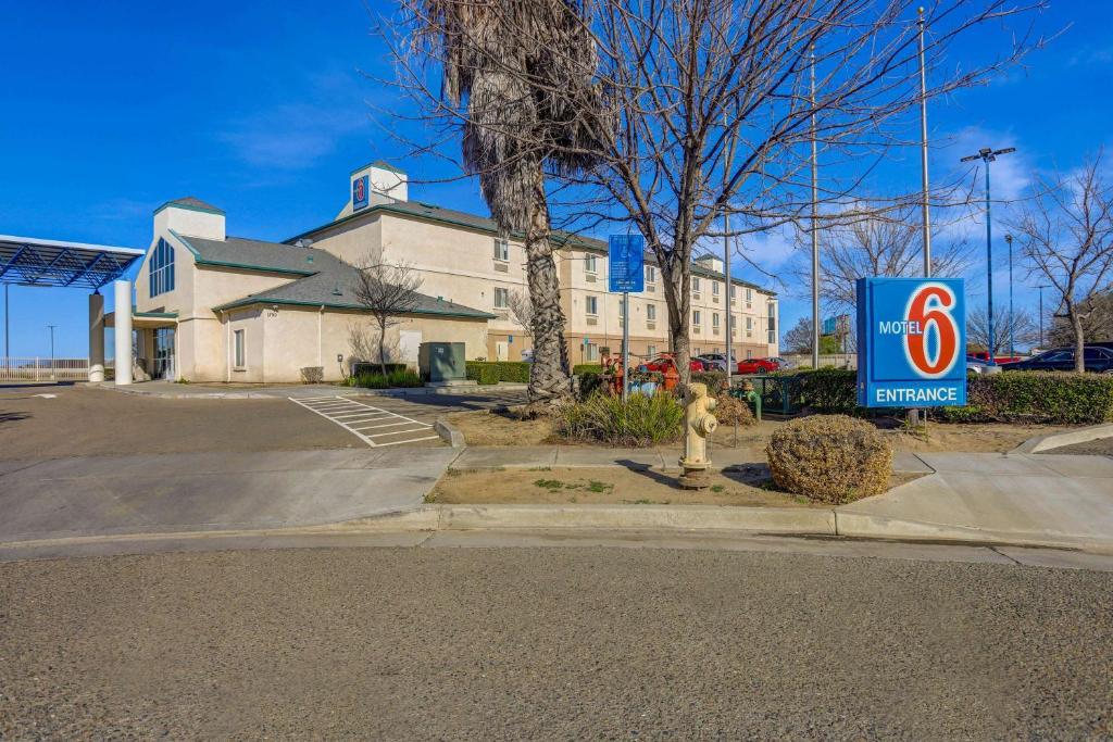 Motel 6-Lemoore CA - main image