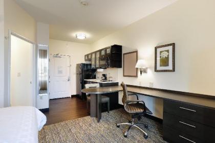 Candlewood Suites Lenexa - Overland Park Area - image 12