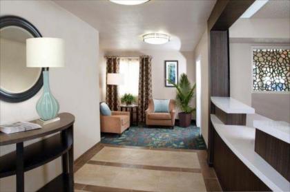 Candlewood Suites Lenexa - Overland Park Area - image 3