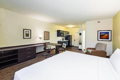 Candlewood Suites Lenexa - Overland Park Area - image 5