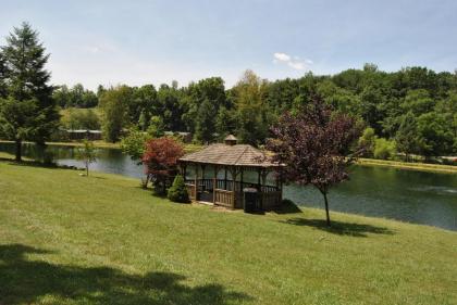 Robin Hill Camping Resort Two-Bedroom Cottage 6 - image 8