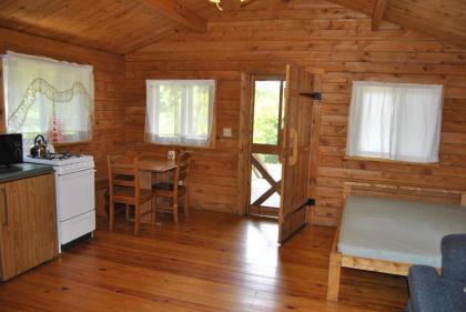 Robin Hill Camping Resort One-Bedroom Cottage 8 - image 12