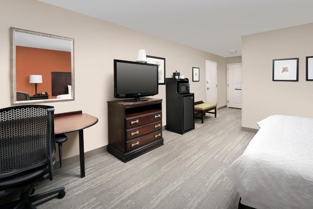 Hampton Inn Lenoir City - image 6