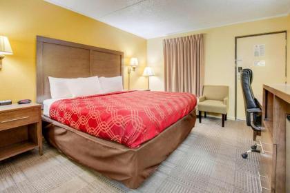 Econo Lodge Lenoir City - image 13