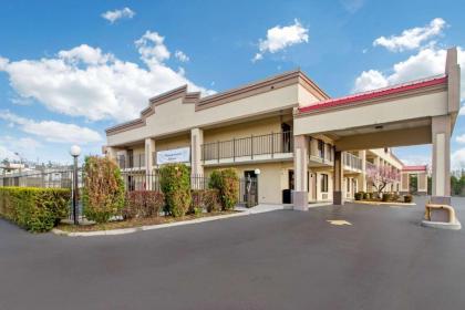 Econo Lodge Lenoir City - image 7