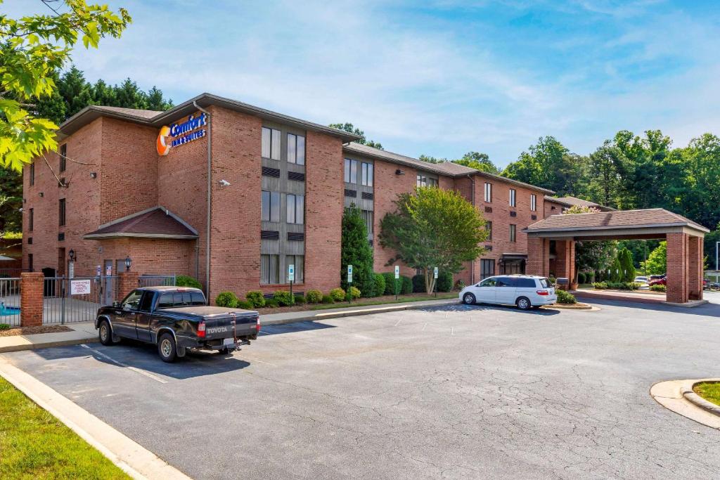 Comfort Inn & Suites Lenoir Hwy 321 Northern Foothills - main image