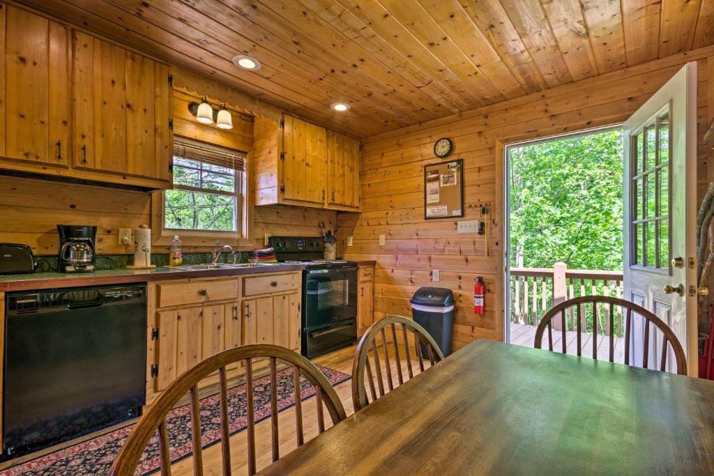 Secluded Lenoir Cabin 15 Mins to Blowing Rock - image 2