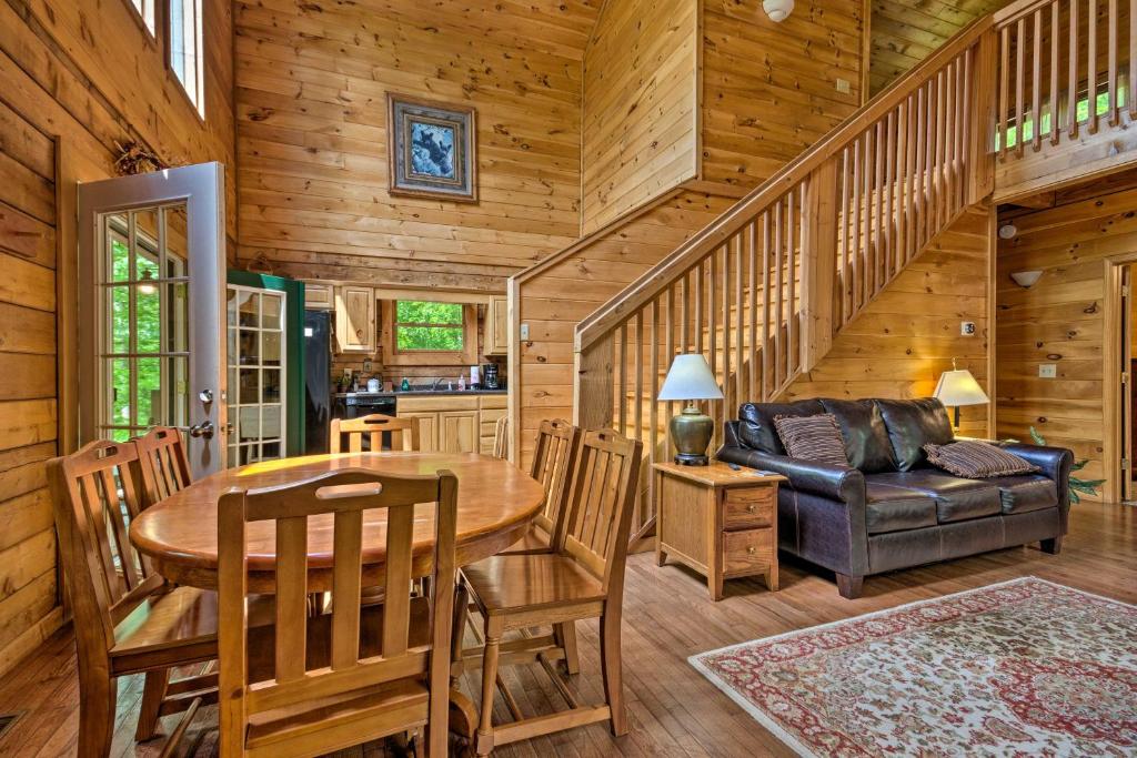 Cabin with 22 Acres and Patio - 3 Mi to Blowing Rock - image 3