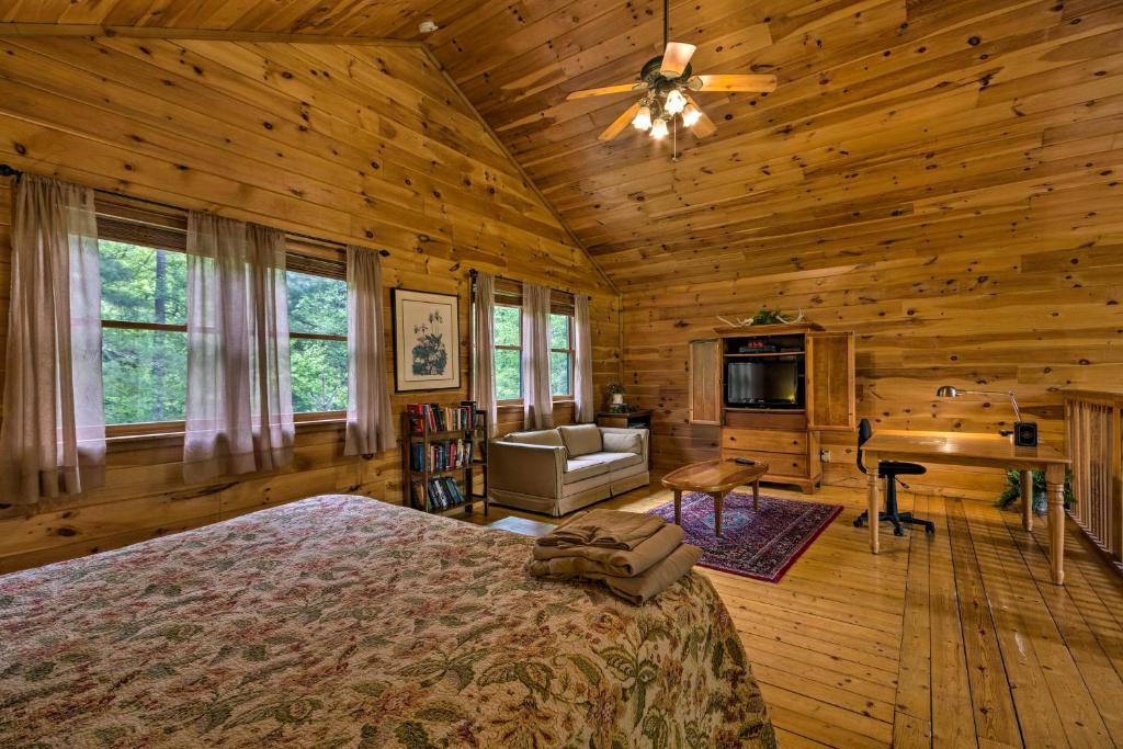 Cabin with 22 Acres and Patio - 3 Mi to Blowing Rock - image 7