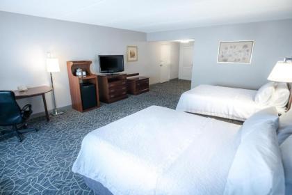 Hampton Inn & Suites Berkshires-Lenox - image 5