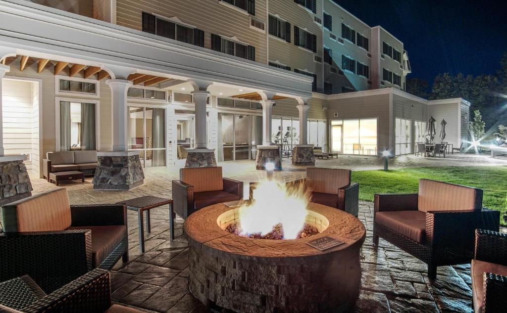 Courtyard by Marriott Lenox Berkshires - main image