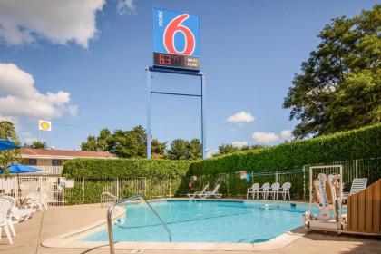 Motel 6-Leominster MA - image 2