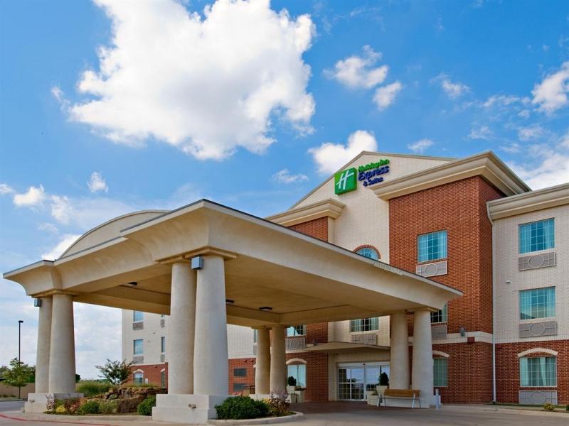 Holiday Inn Express Hotel & Suites Levelland - main image