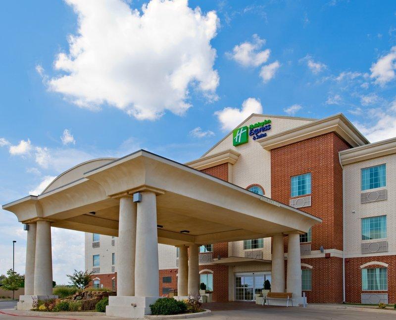 Holiday Inn Express Hotel & Suites Levelland - image 2