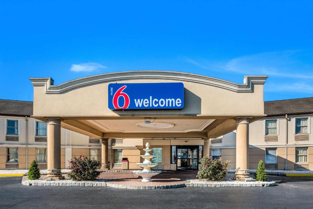 Motel 6-Levittown PA - Bensalem - main image