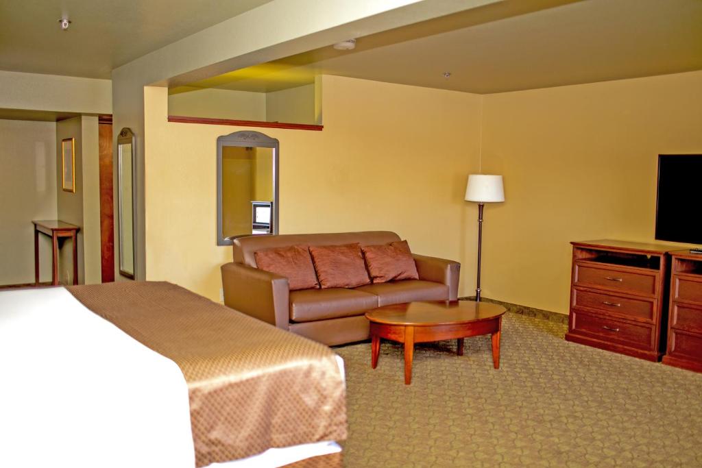 Seaport Inn & Suites - image 5