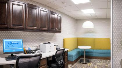 Hampton Inn and Suites Dallas/Lewisville-Vista Ridge Mall - image 15